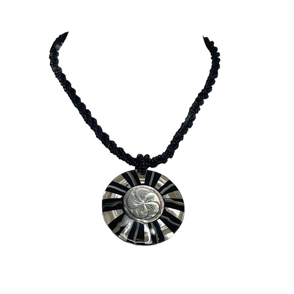 Abalone Medallion Shell Necklace Mother of Pearl Black Beads 18” Round Flower - Picture 11 of 16